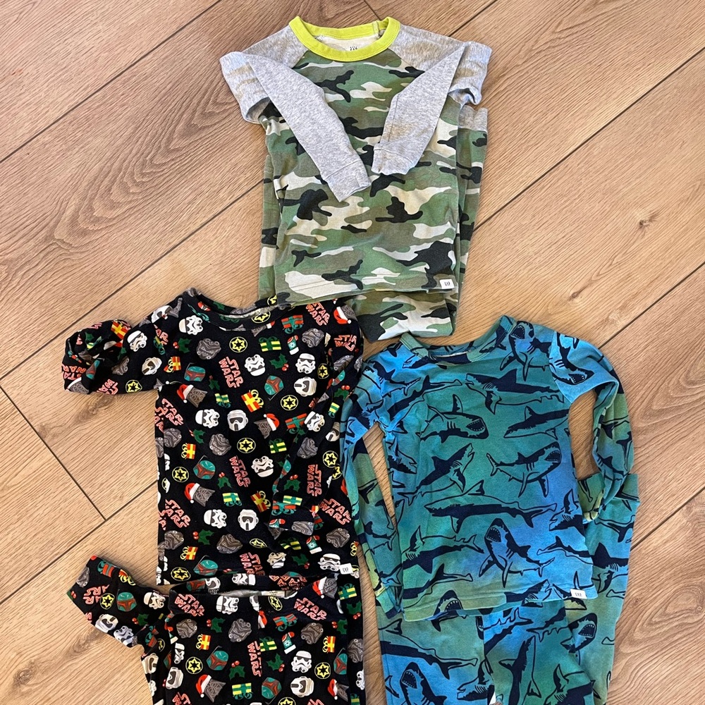 Gap Kids Boys 5T Cotton Long Sleeve Pajama Sets Christmas Star Wars Sharks Camo